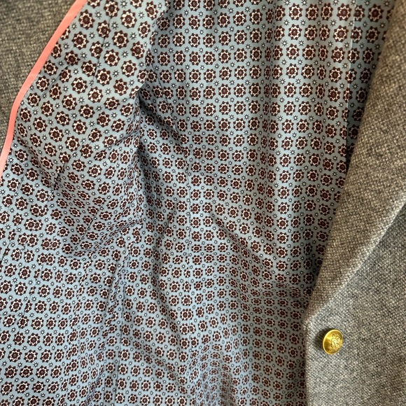 J. Crew Gray Blazer with Notched Lapels and Tailored Fit - Picture 4 of 9